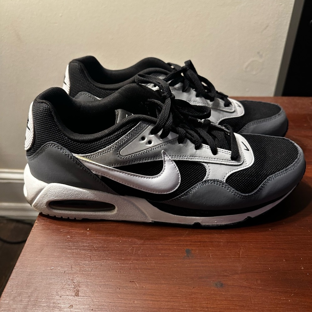 Nike Air Max Correlate in Black and White